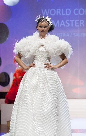 Capelette made of curled ostrich feathers
